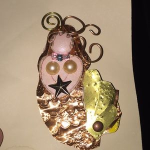 Mermaid pin